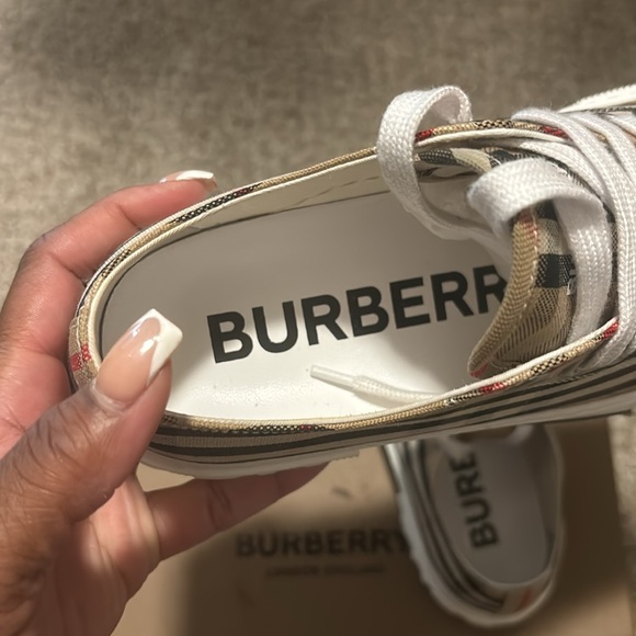 Burberry chucks Like new got one wear out of them. - Picture 4 of 7
